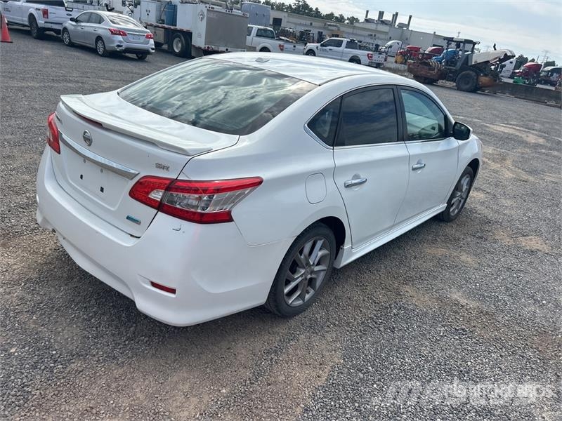 Nissan Sentra SR Automobile Voiture