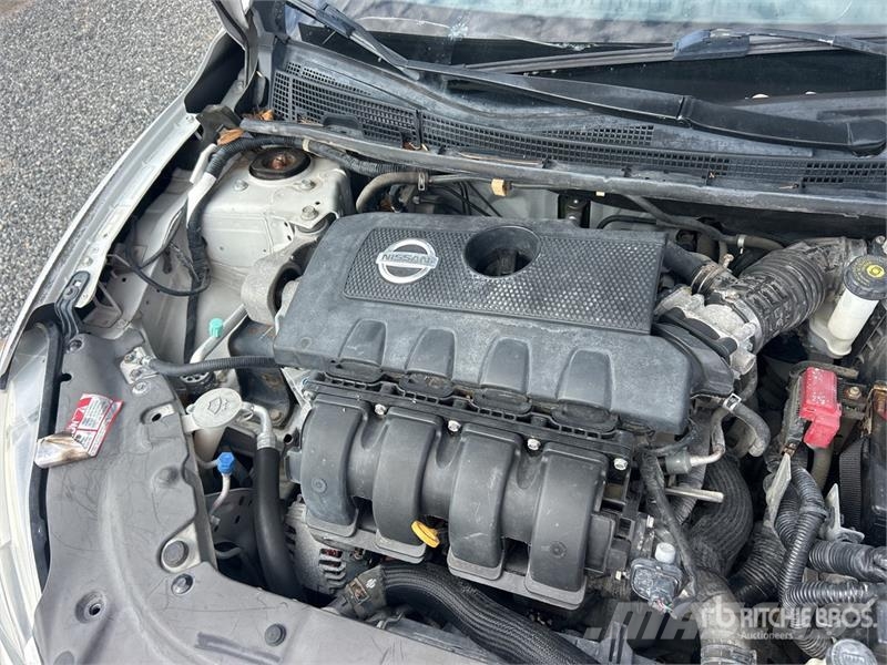 Nissan Sentra SR Automobile Voiture