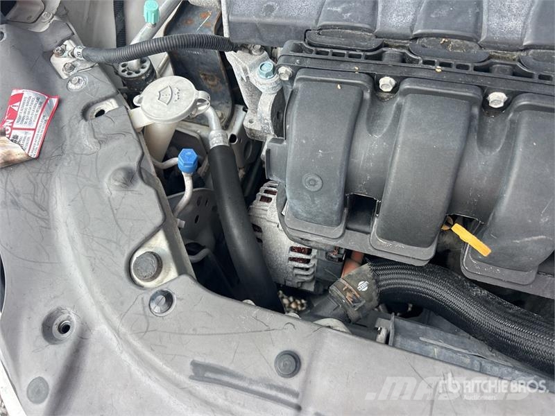Nissan Sentra SR Automobile Voiture