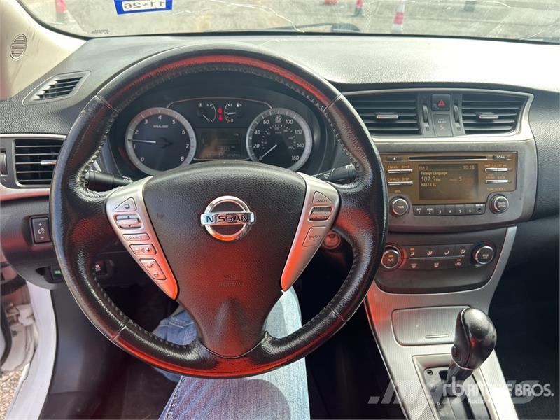 Nissan Sentra SR Automobile Voiture