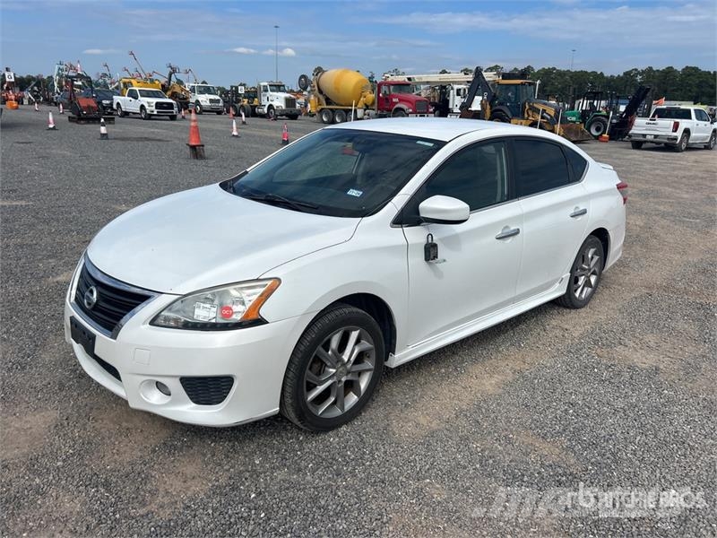 Nissan Sentra SR Automobile Voiture