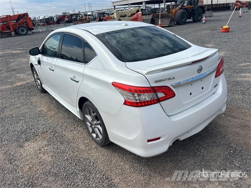 Nissan Sentra SR Automobile Voiture
