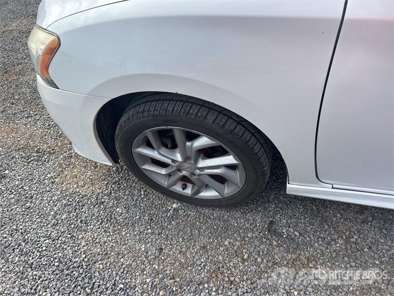 Nissan Sentra SR Automobile Voiture