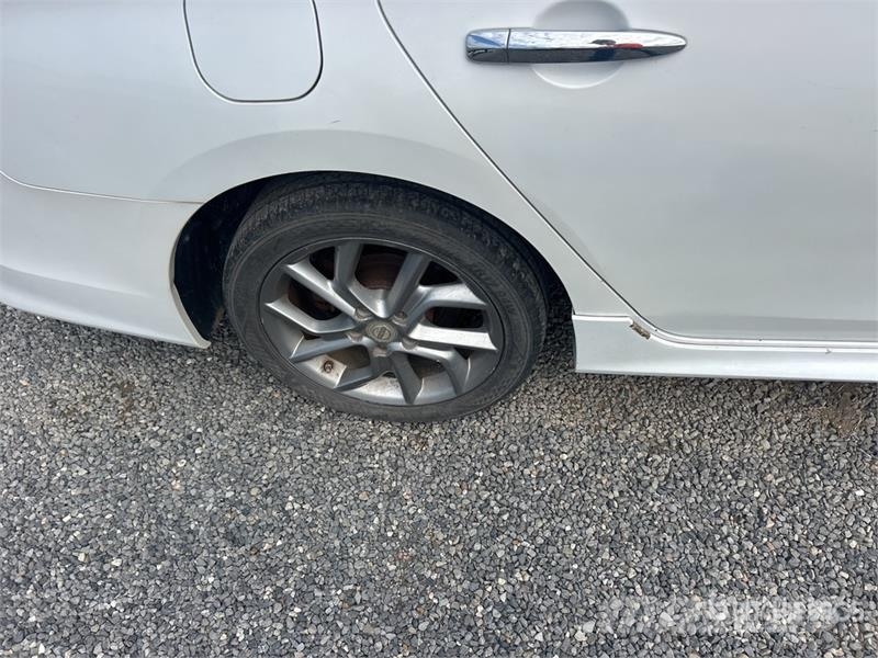 Nissan Sentra SR Automobile Voiture