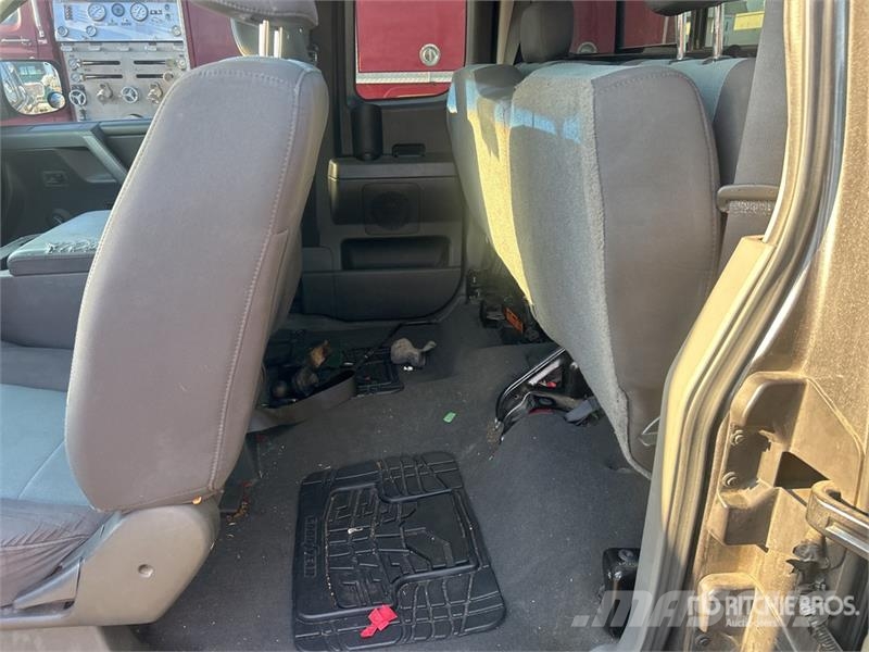 Nissan Titan 4x2 Extended Cab Pickup (Inoperable) أخرى