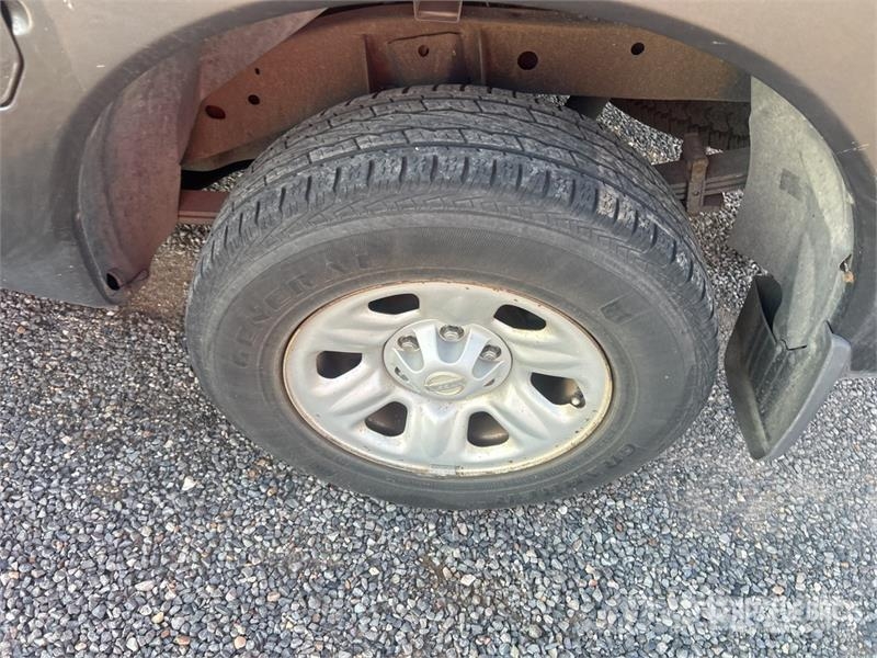 Nissan Titan 4x2 Extended Cab Pickup (Inoperable) أخرى