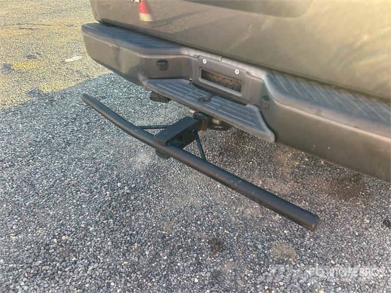 Nissan Titan 4x2 Extended Cab Pickup (Inoperable) أخرى