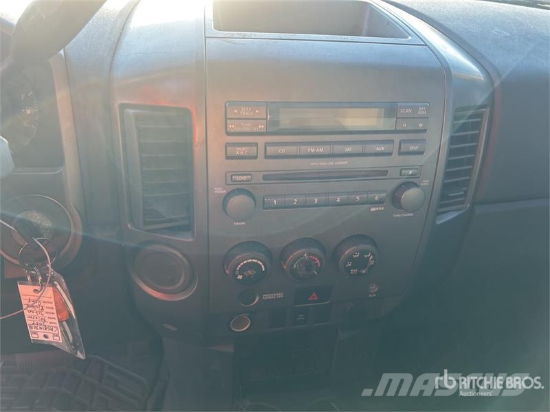 Nissan Titan 4x2 Extended Cab Pickup (Inoperable) أخرى