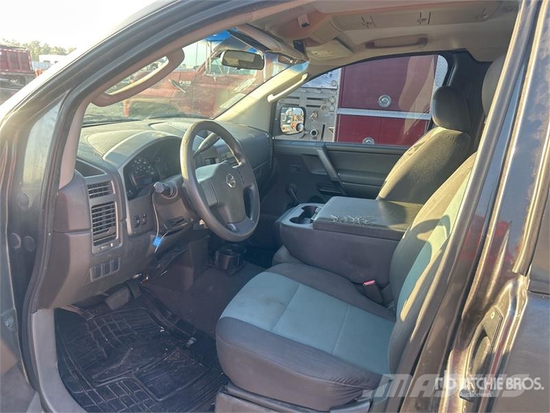 Nissan Titan 4x2 Extended Cab Pickup (Inoperable) أخرى