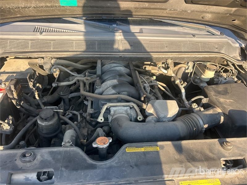 Nissan Titan 4x2 Extended Cab Pickup (Inoperable) أخرى