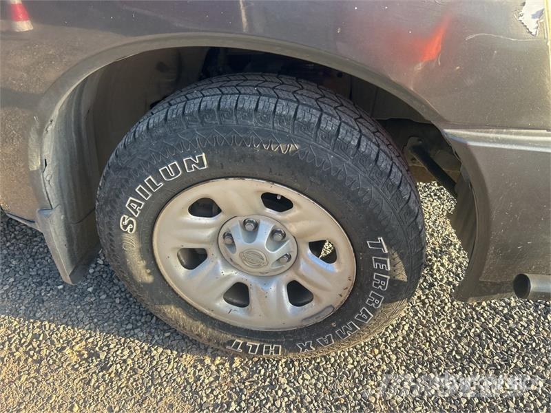 Nissan Titan 4x2 Extended Cab Pickup (Inoperable) أخرى