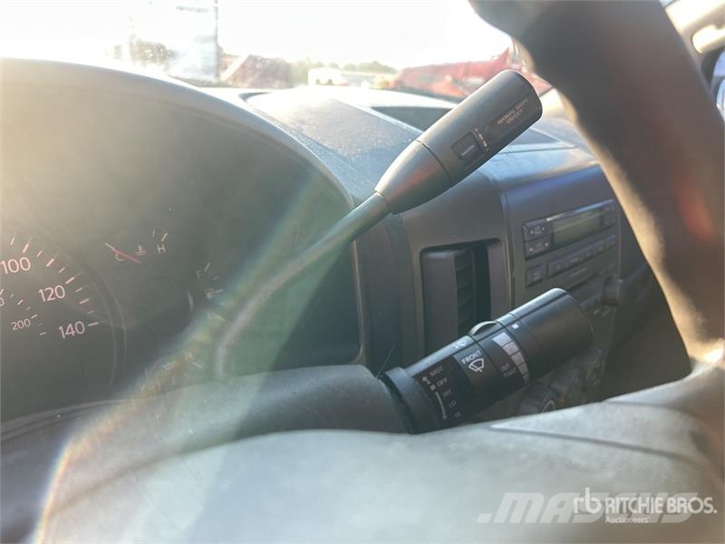 Nissan Titan 4x2 Extended Cab Pickup (Inoperable) أخرى