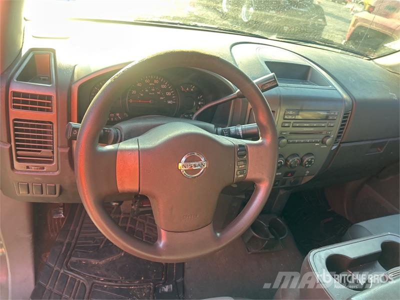 Nissan Titan 4x2 Extended Cab Pickup (Inoperable) أخرى