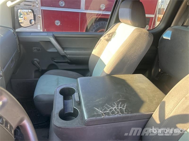 Nissan Titan 4x2 Extended Cab Pickup (Inoperable) أخرى