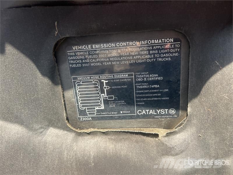 Nissan Titan 4x2 Extended Cab Pickup (Inoperable) أخرى
