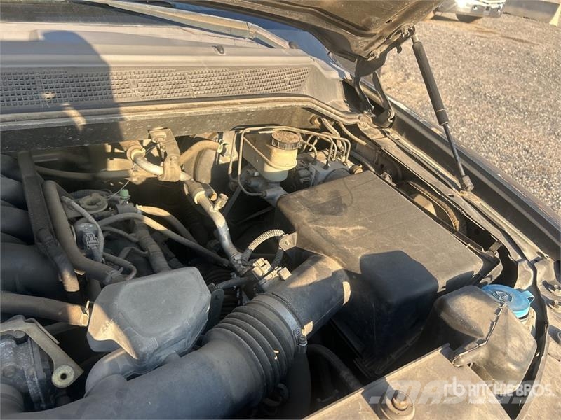 Nissan Titan 4x2 Extended Cab Pickup (Inoperable) أخرى