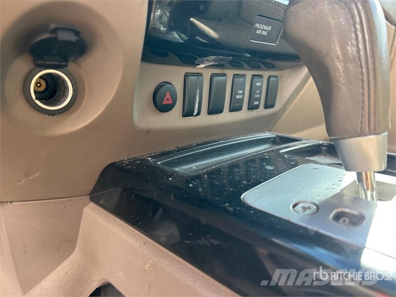 Nissan Titan SV 4x2 Crew Cab Pickup Άλλα Vans