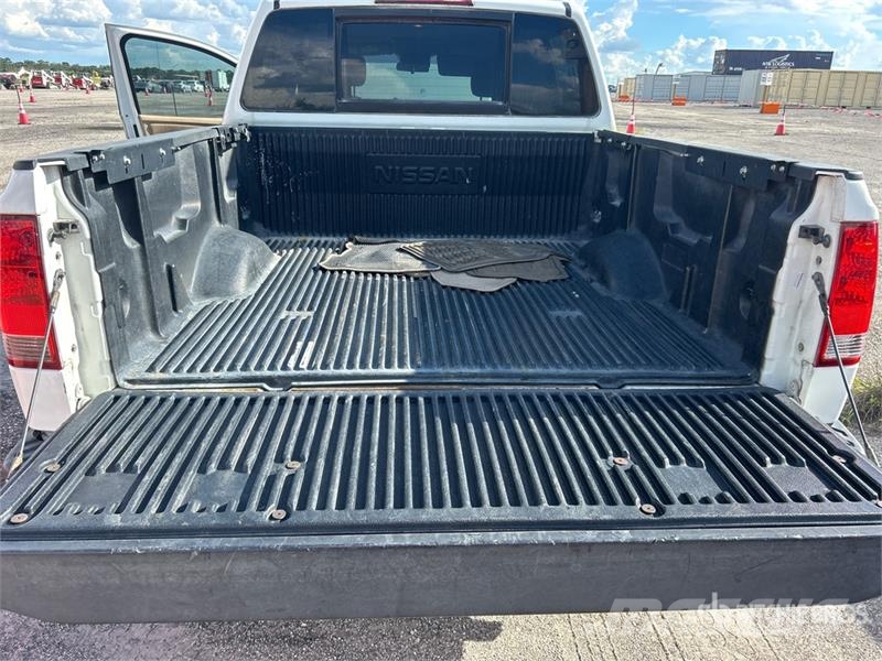 Nissan Titan SV 4x2 Crew Cab Pickup Άλλα Vans