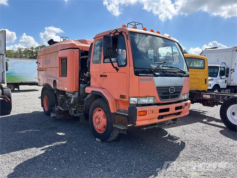 Nissan UD3300 Feiebiler