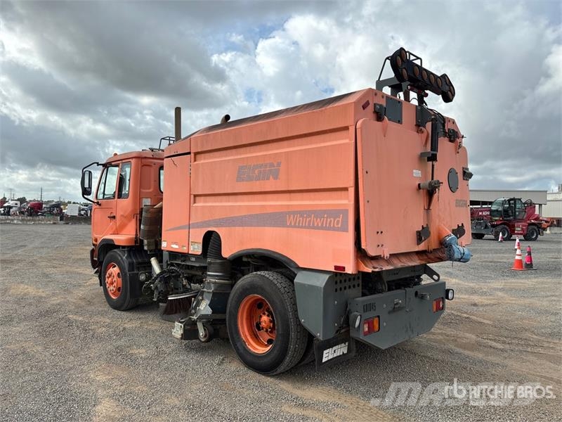 Nissan UD3300 Kamioni za čišćenje ulica