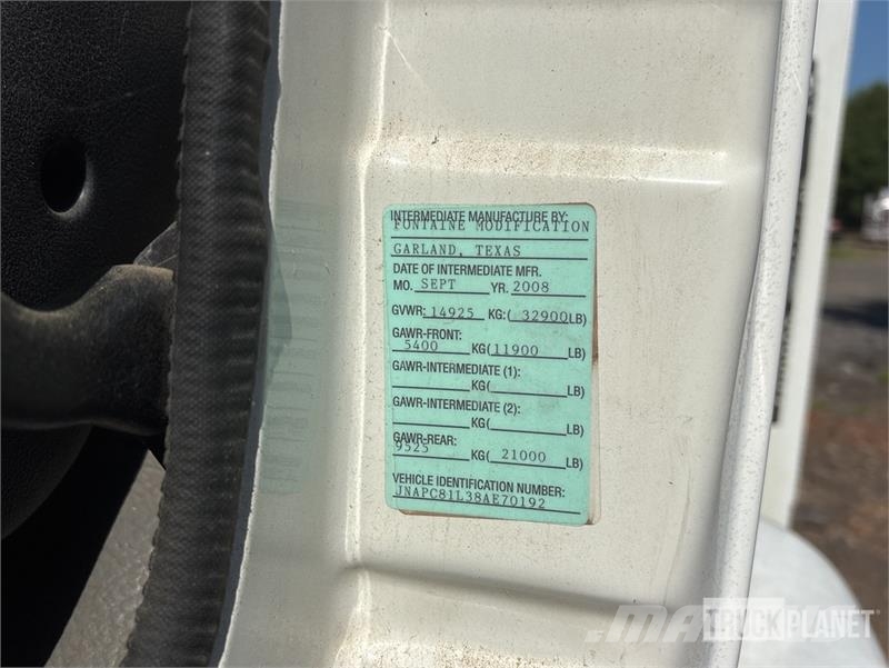 Nissan UD3300 Lakaisuautot