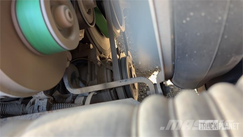 Nissan UD3300 Lakaisuautot