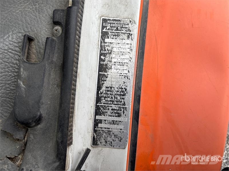 Nissan UD3300 Kamioni za čišćenje ulica