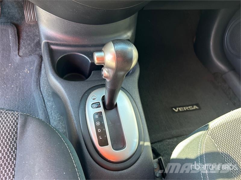 Nissan Versa Automobile Автомобілі