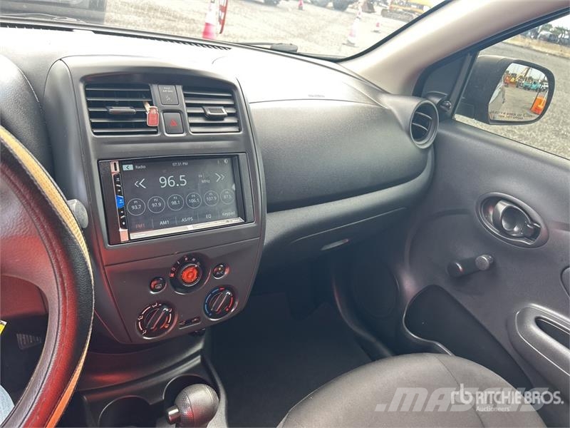 Nissan Versa Automobile 자동차