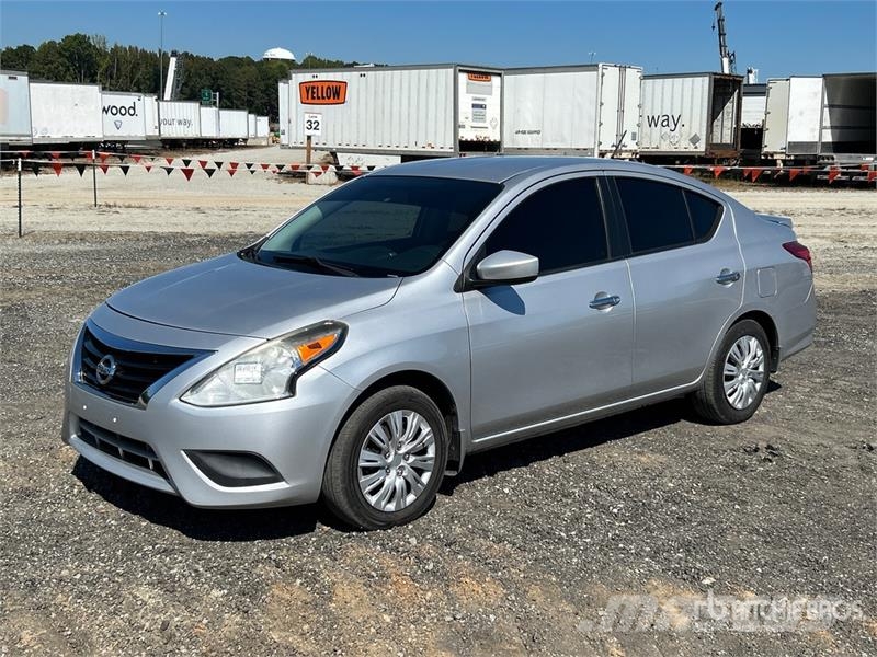 Nissan Versa Automobile Автомобілі