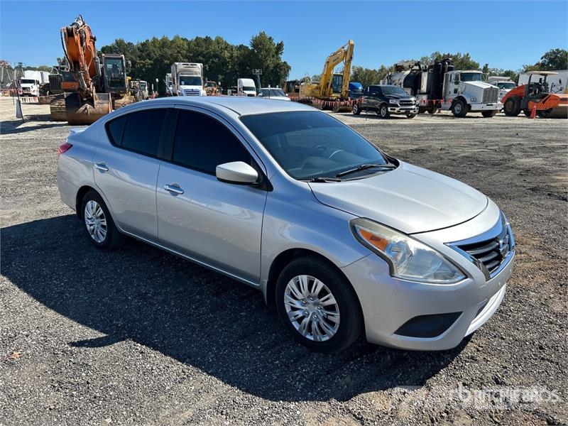 Nissan Versa Automobile Автомобілі
