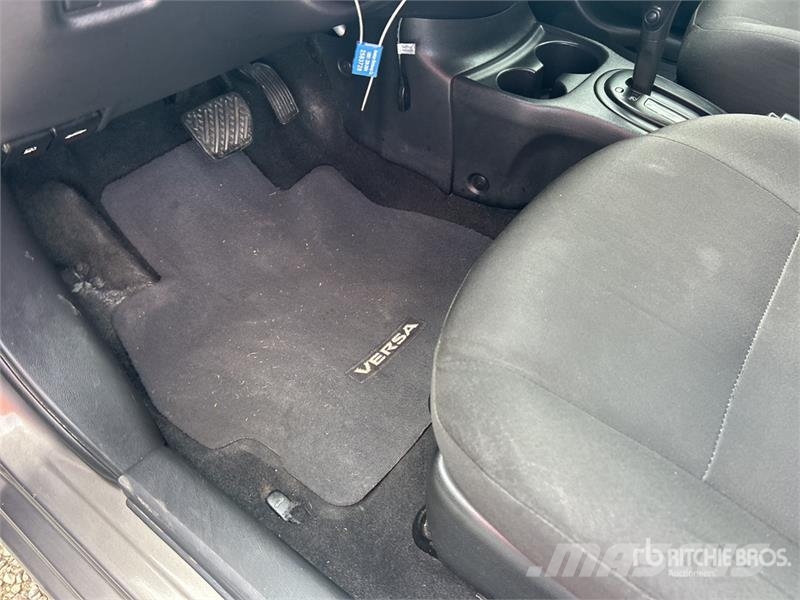Nissan Versa Automobile 자동차