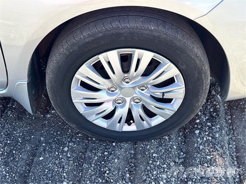 Nissan Versa Automobile Автомобілі