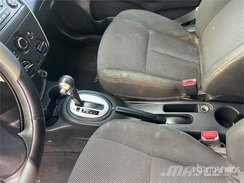 Nissan Versa SV Automobile Автомобілі