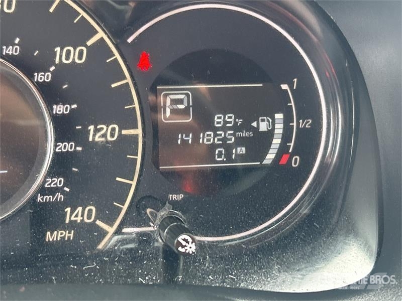 Nissan Versa SV Automobile Kistehergépjárművek