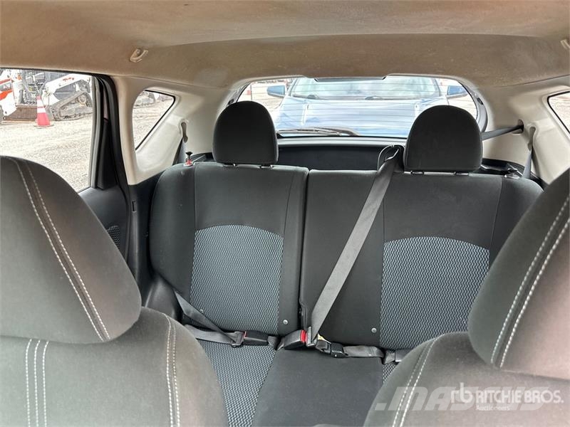 Nissan Versa SV Automobile Avtomobili