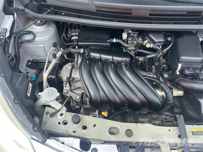 Nissan Versa SV Automobile Kistehergépjárművek