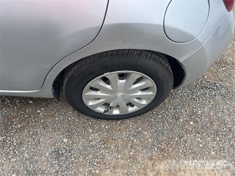 Nissan Versa SV Automobile Kistehergépjárművek
