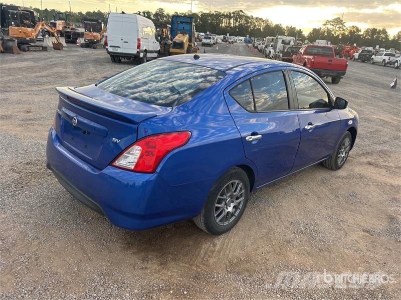 Nissan Versa SV Automobile Автомобілі