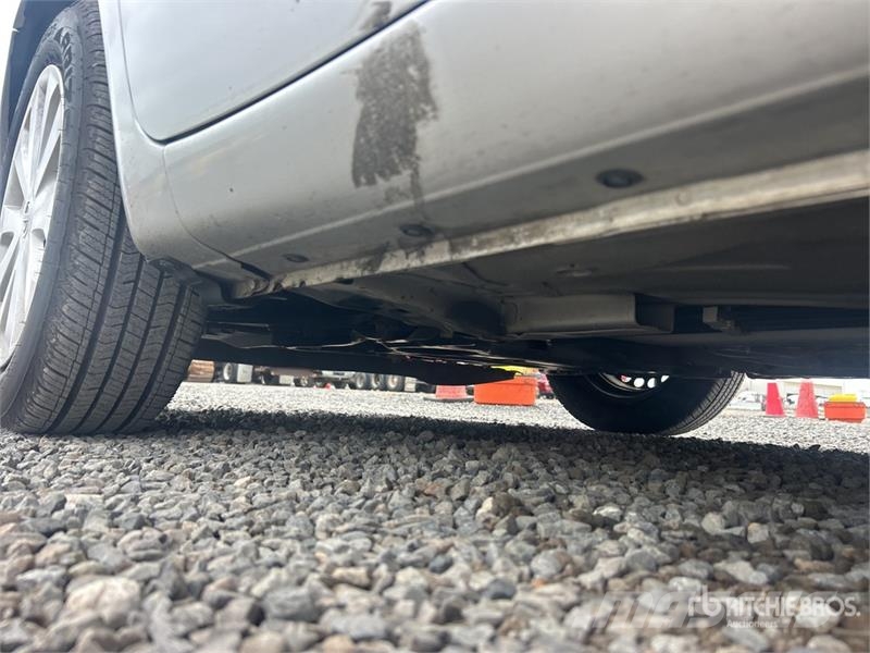 Nissan Versa SV Automobile Kistehergépjárművek
