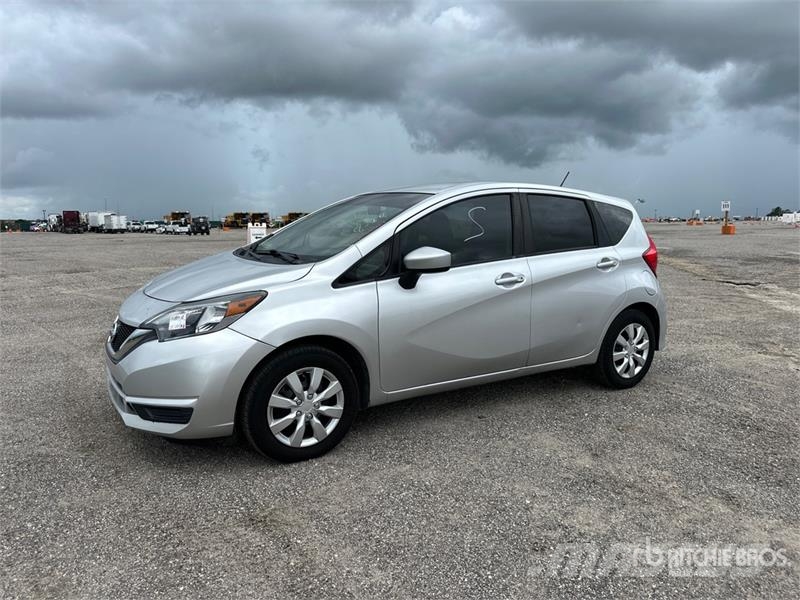 Nissan Versa SV Automobile Avtomobili