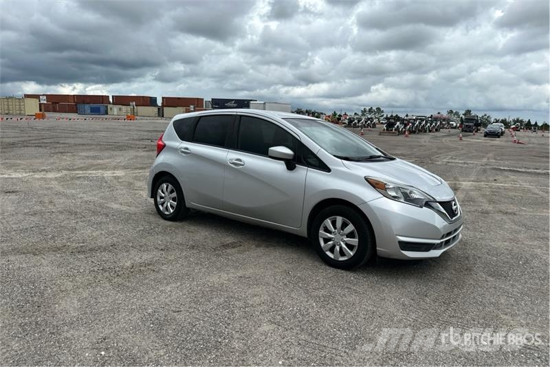 Nissan Versa SV Automobile Avtomobili