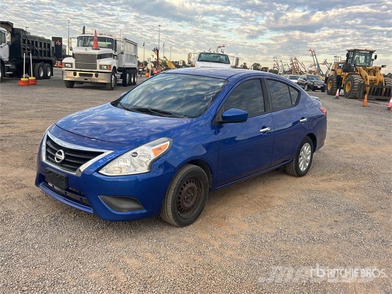 Nissan Versa SV Automobile Автомобілі