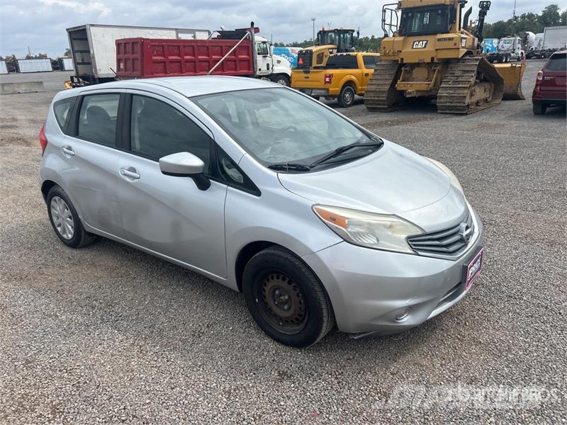 Nissan Versa SV Automobile Kistehergépjárművek