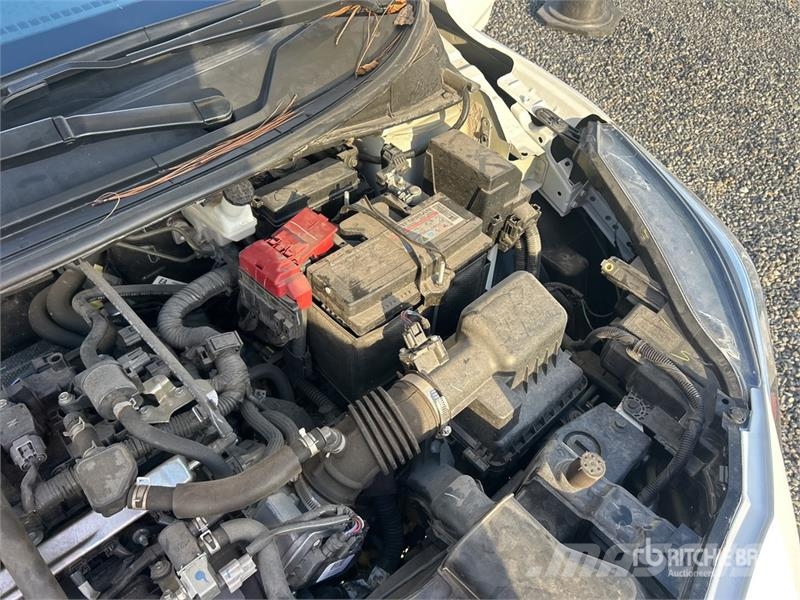 Nissan Versa SV Automobile Avtomobili