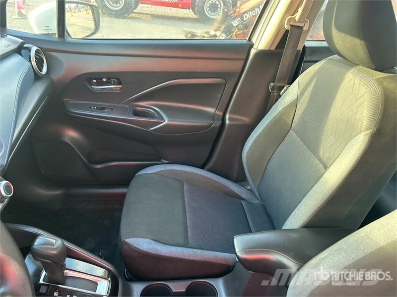 Nissan Versa SV Automobile Avtomobili