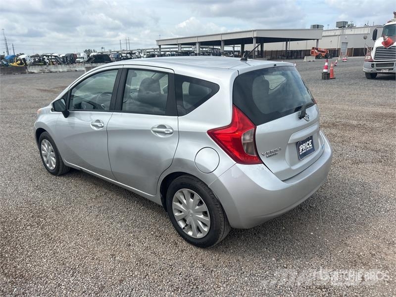 Nissan Versa SV Automobile Kistehergépjárművek