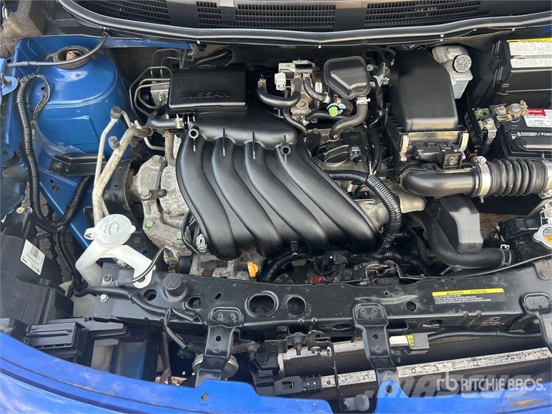 Nissan Versa SV Automobile Автомобілі