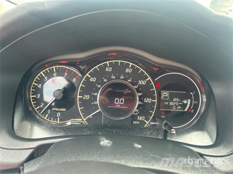 Nissan Versa SV Automobile Kistehergépjárművek