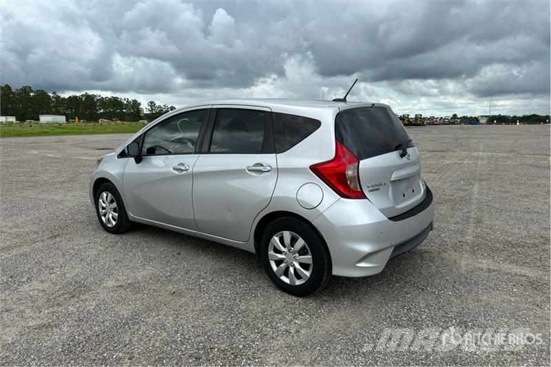 Nissan Versa SV Automobile Avtomobili
